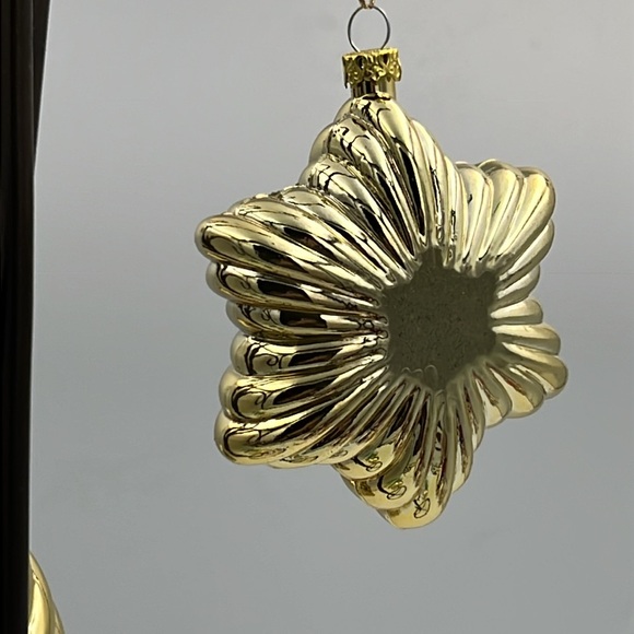 Set of 3 plastic gold colored Christmas ornaments - Picture 2 of 10